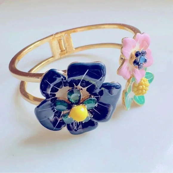 NWOT Talbots Enamel Floral Crystal Bangle - Picture 1 of 5